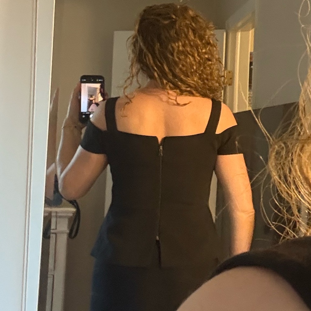 BCBGMAXAZRIA Black Emelya Cold-shoulder top Sz M - Picture 4 of 8